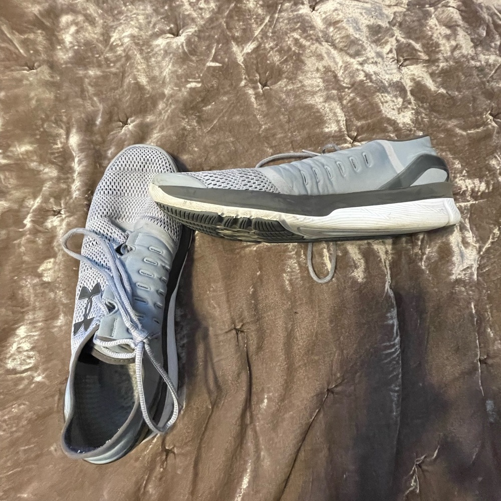 Mens under Armour tennis shoes
